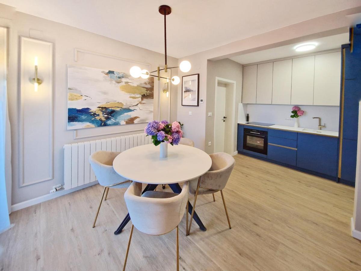Apartments Jasna Ровин Екстериор снимка