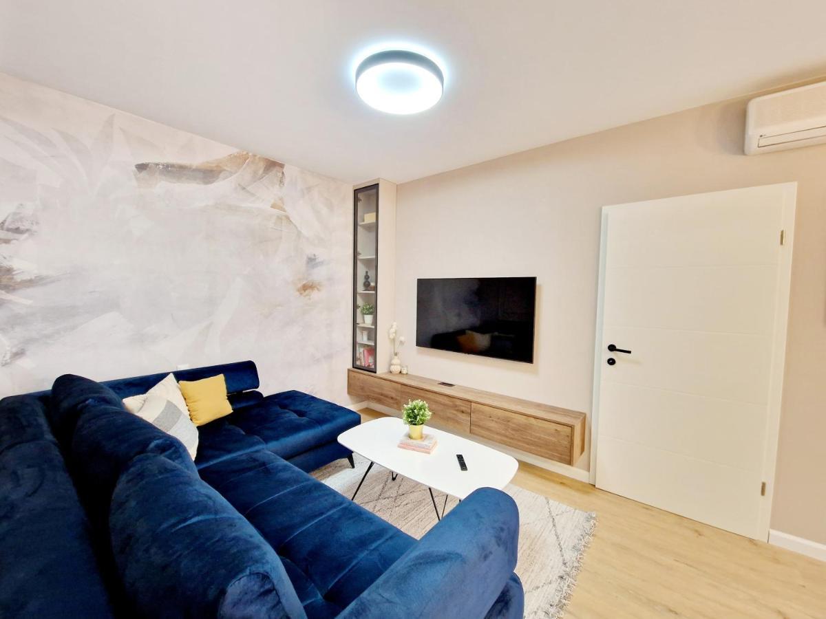 Apartments Jasna Ровин Екстериор снимка