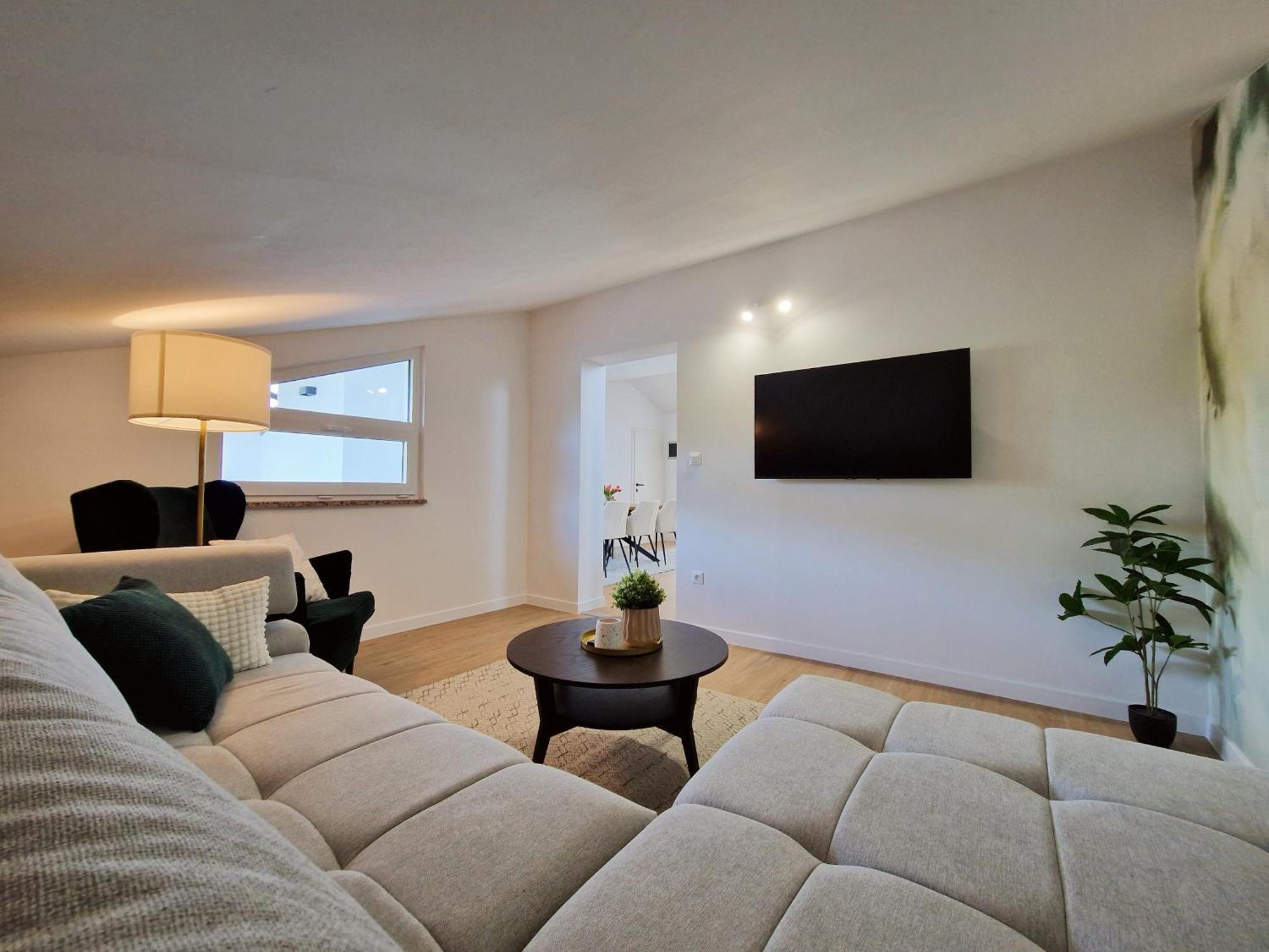 Apartments Jasna Ровин Екстериор снимка