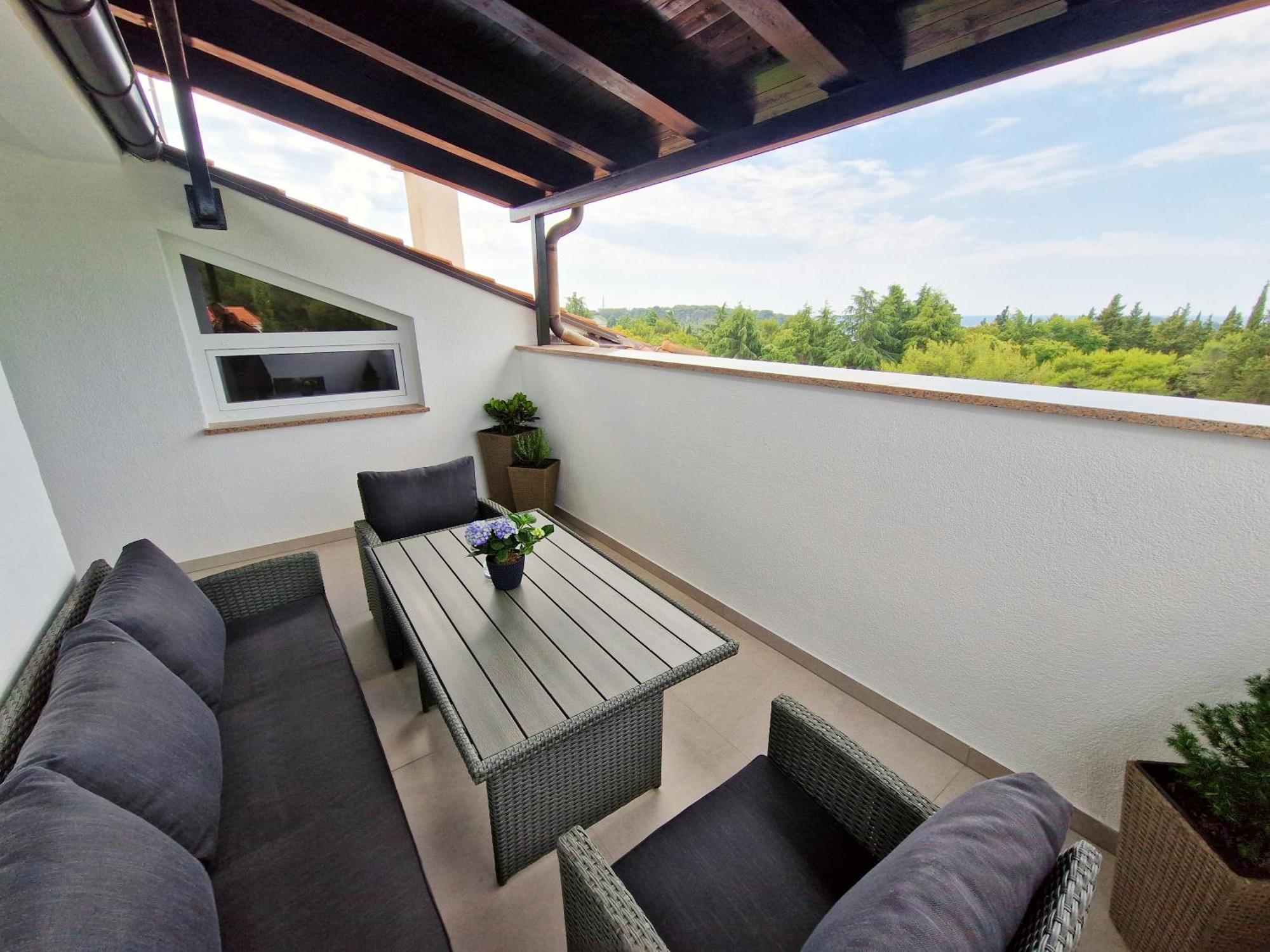 Apartments Jasna Ровин Екстериор снимка